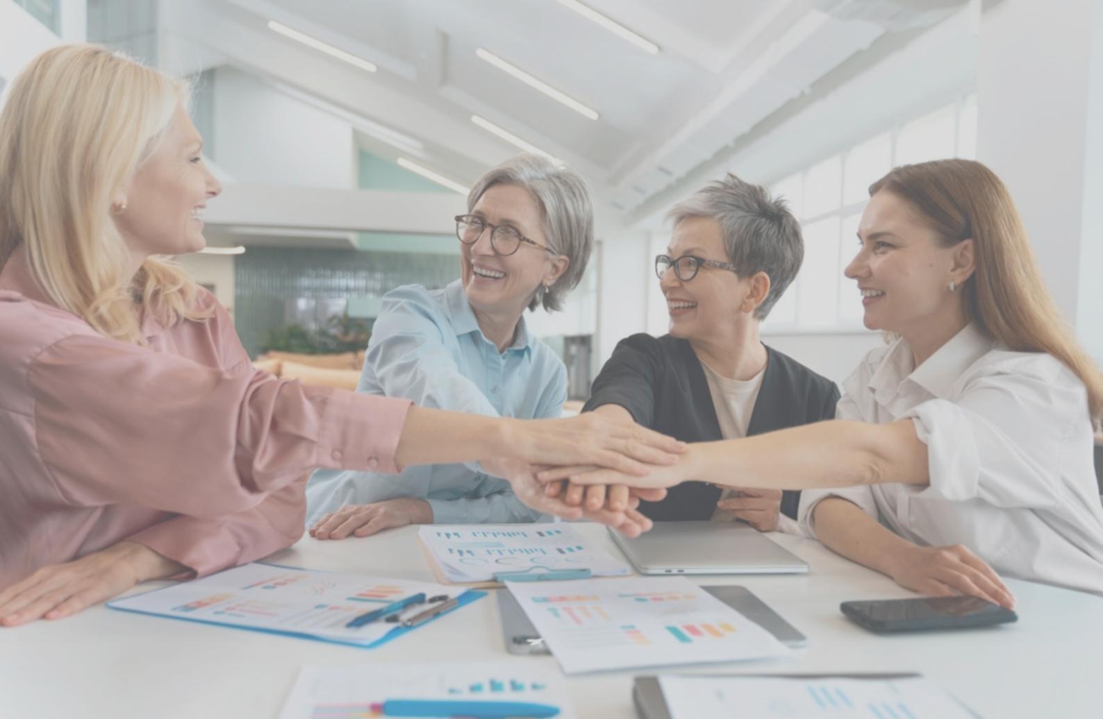 Estudiantes trabajando en análisis financiero con datos reales de mercado